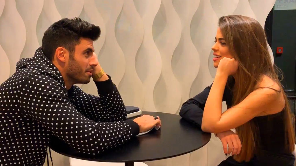 Noel prepara para Violeta una cena para los sentidos