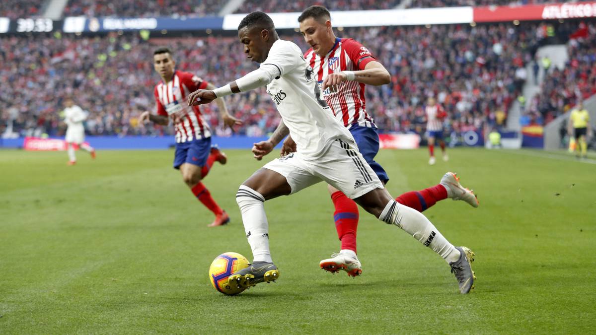 Ajax e Real Madrid se enfrentam com jovens brasileiros nos seus ataques