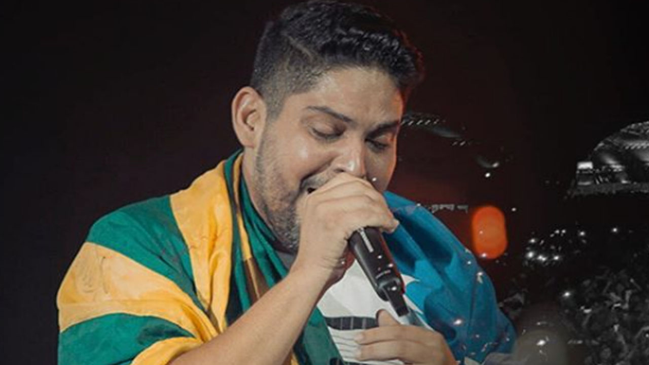 Jorge, da dupla com Mateus, se emociona ao cantar música romântica em show