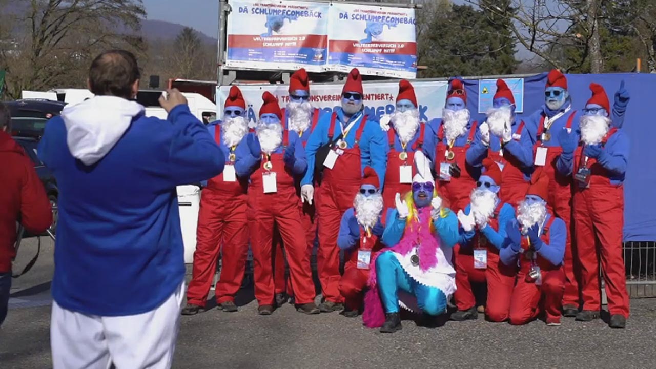 German town vies for Guinness World Record for most people dressed as Smurfs