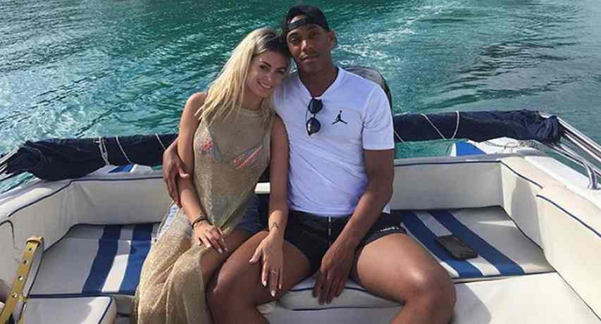 Piégé par son ex Samantha, Anthony Martial présente ses excuses à Mélanie Da Cruz