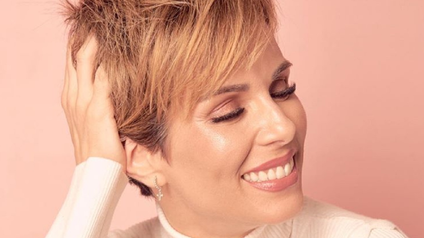 Ana Furtado apresenta novo visual após câncer e se emociona em postagem no Instagram