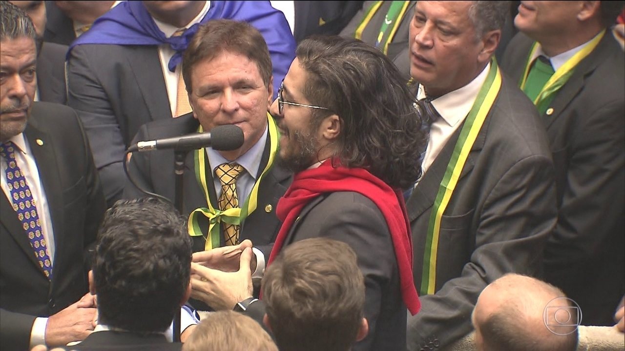 Na Europa, Jean Wyllys critica Sergio Moro e ataca eleitores de Bolsonaro