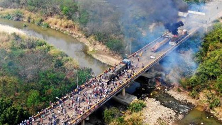 Durante el 23-F y en medio de la tensión política, avalancha humanitaria en Venezuela