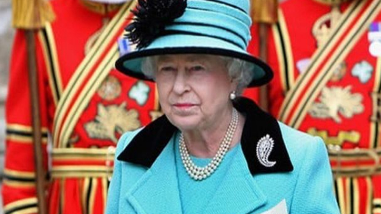 Garotinho brasileiro escreve carta para Rainha Elizabeth II