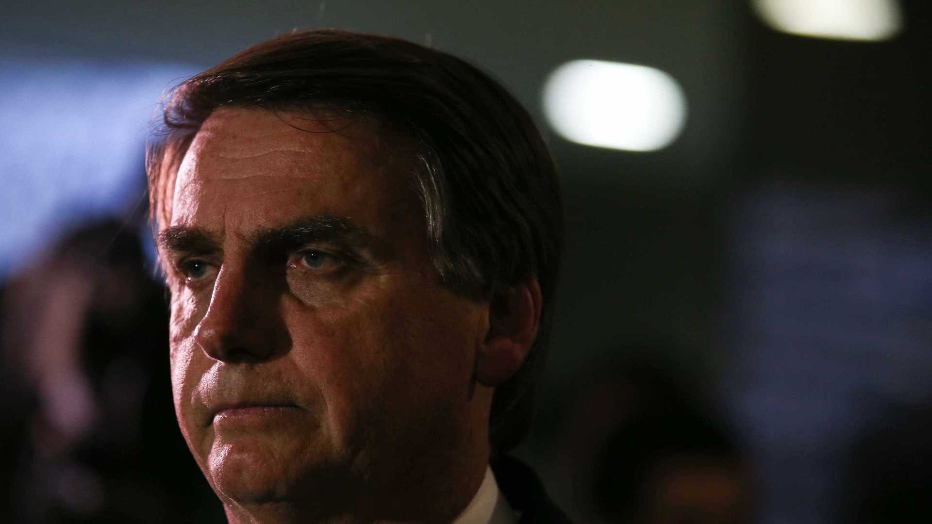 Bolsonaro publica vídeo de marcha de carnaval para rebater Caetano Veloso e Dani Mercury