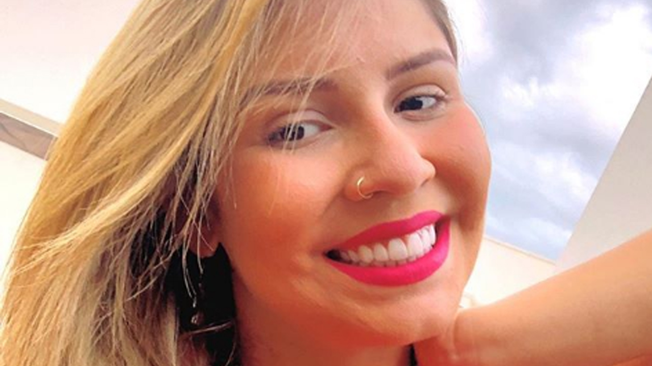 Marília Mendonça posta primeira foto após colocar silicone
