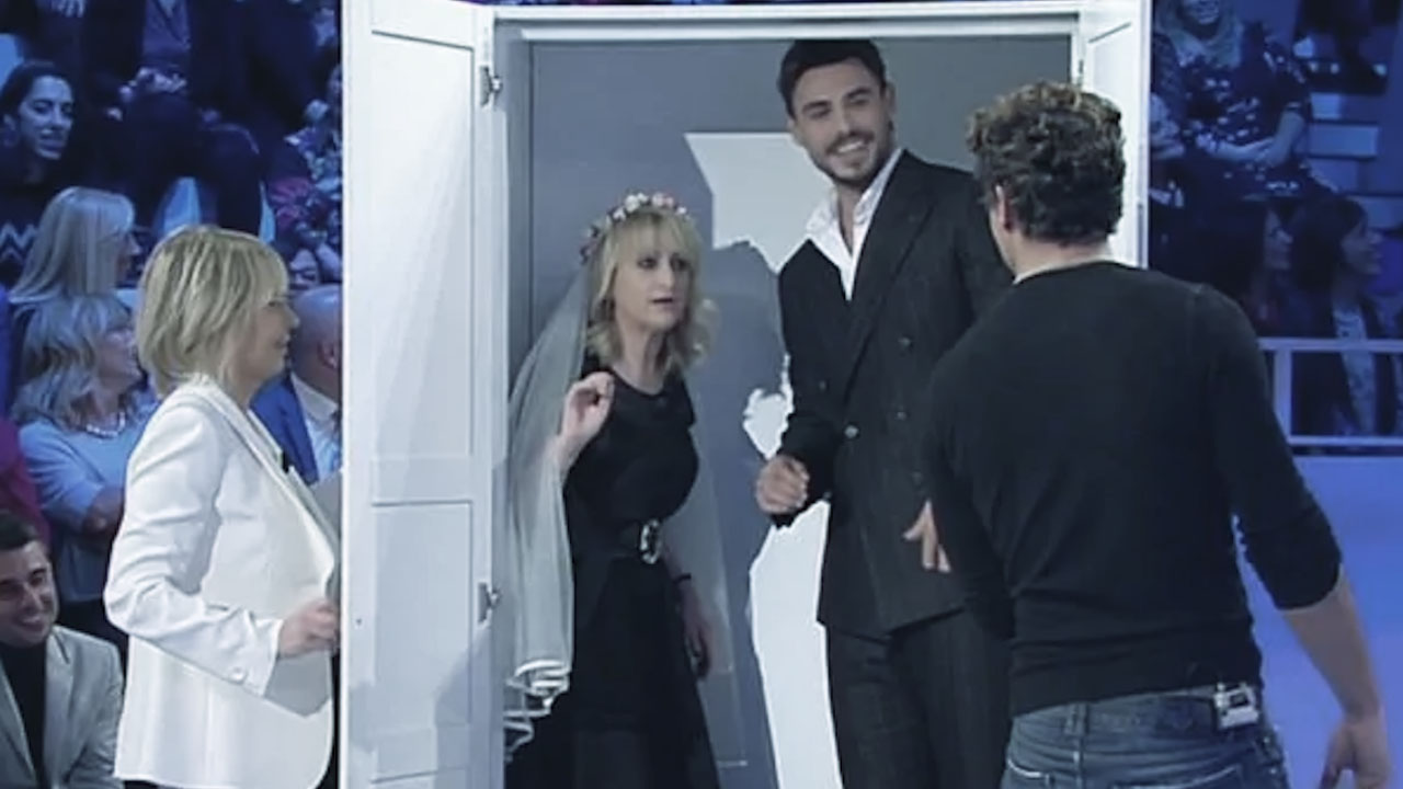 C'è posta per te, replica 8^ puntata in streaming su Mediaset Play