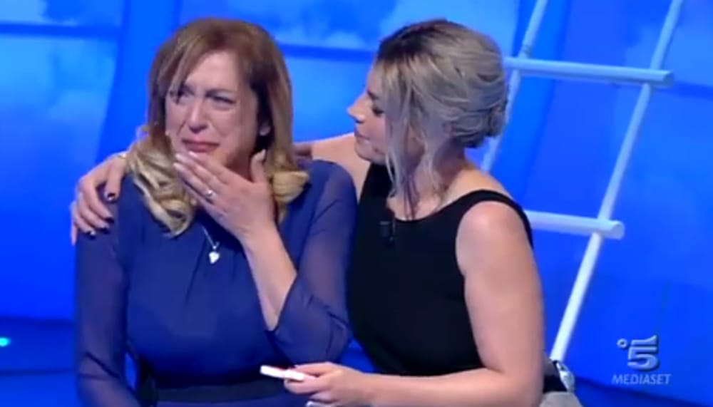 Cè Posta Per Te Nella Puntata Di Ieri Una Donna Chiude La Busta Al Marito