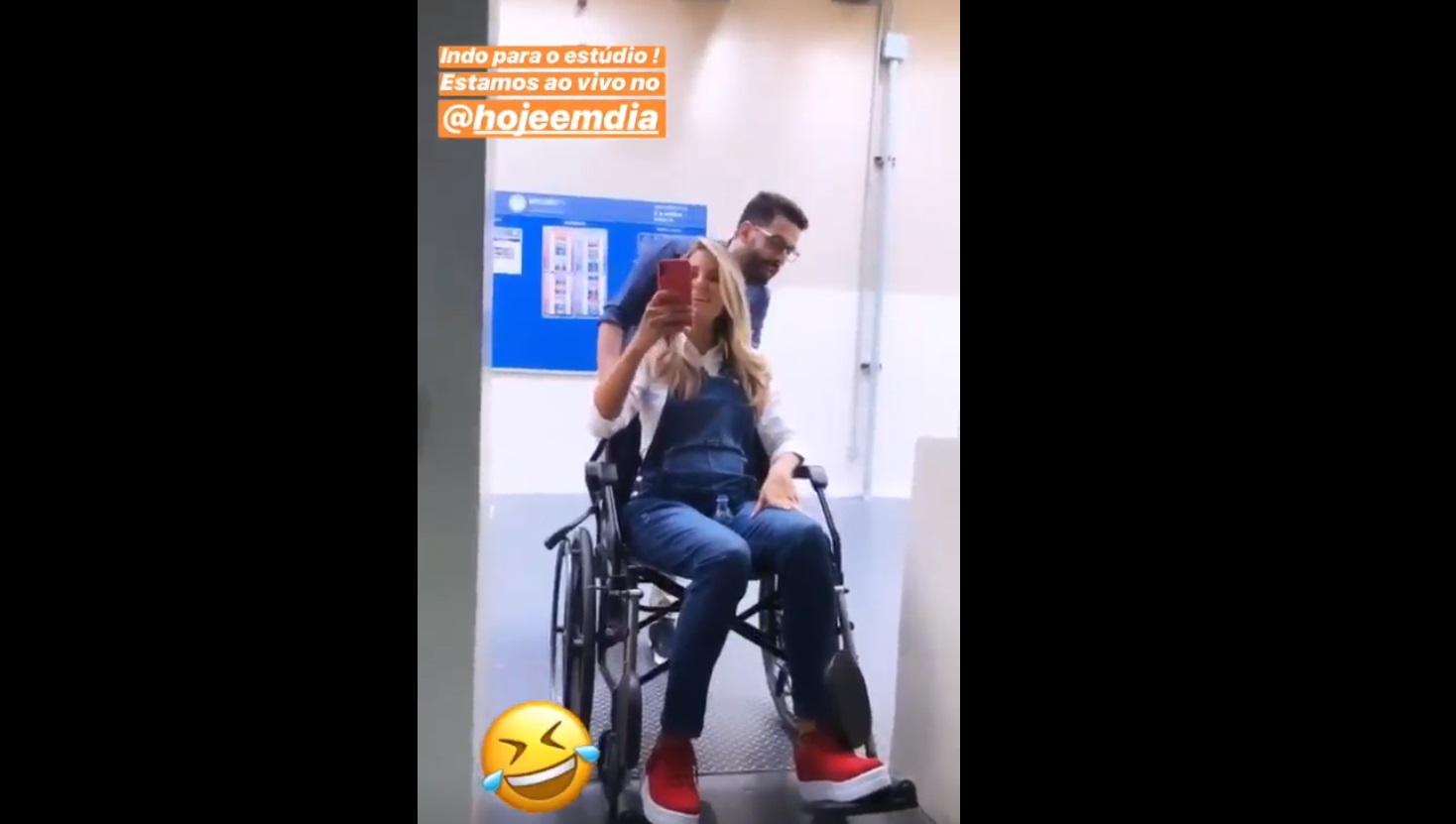 Ticiane Pinheiro aparece de cadeira de rodas e deixa fãs preocupados