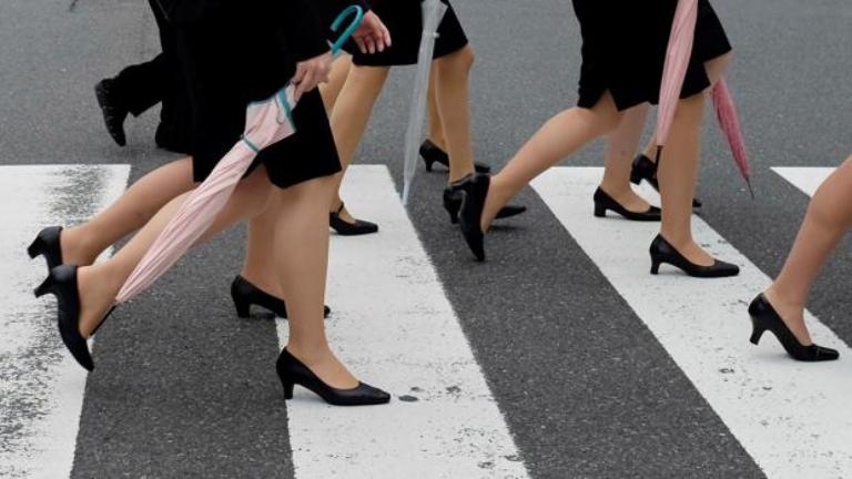 El movimiento feminista japonés que no quiere llevar tacones en el trabajo se llama Ku Too