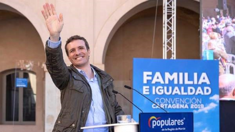 El PP propone retrasar la expulsión de mujeres inmigrantes que den a su hijo en adopción