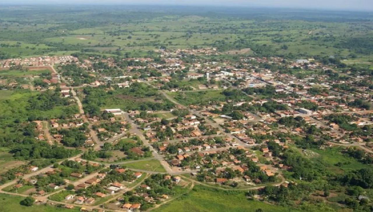 Gasolina comprada por ex-prefeito em um mês é o suficiente para dar volta ao mundo 7 vezes