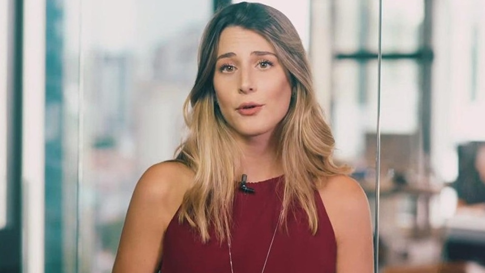 Garota-propaganda da Empirucus gera questionamentos e memes na internet