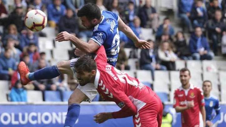 Los jugadores Joselu y Bolaño han sido claves para la victoria del Real Oviedo