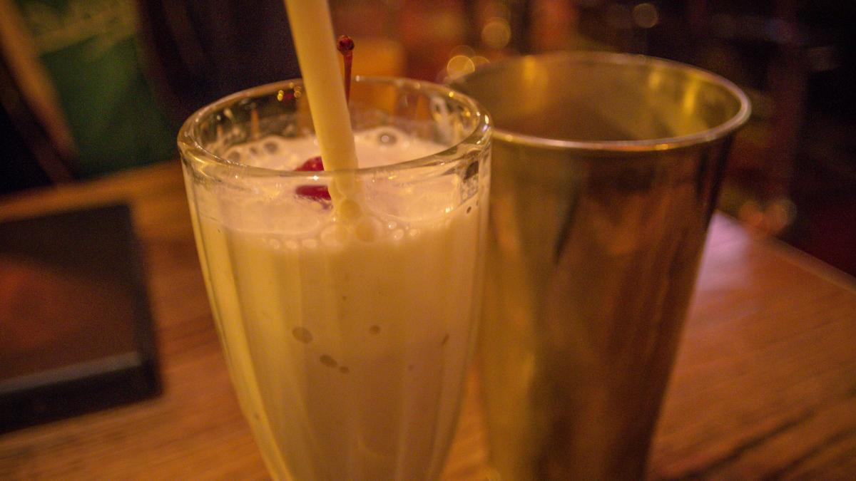Simple vegan milkshake recipe with variations