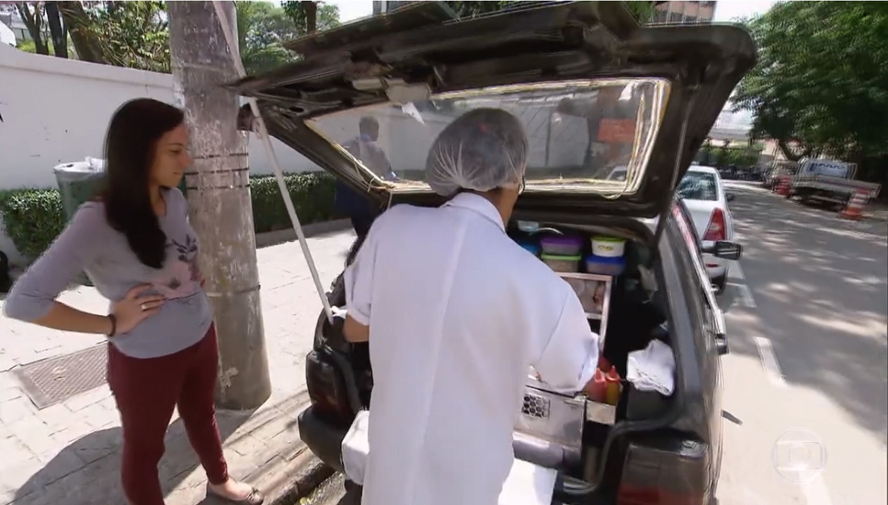 Um vendedora que havia perdido seu carro em um temporal, ganhou outro de estudantes