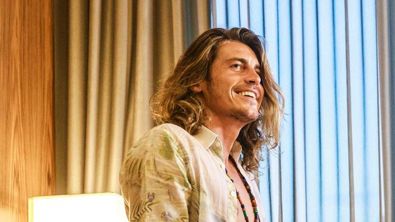 Galã do BBB19 mostra demais e ganha elogio de Elana