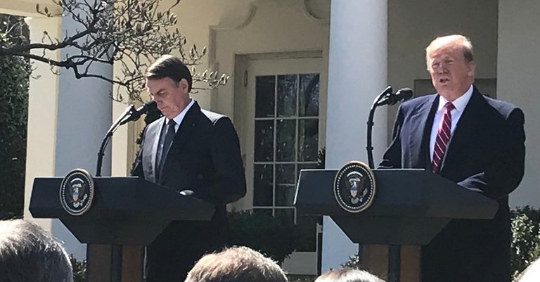 Forças Armadas ficam receosas com conversa entre Bolsonaro e Trump sobre a Venezuela
