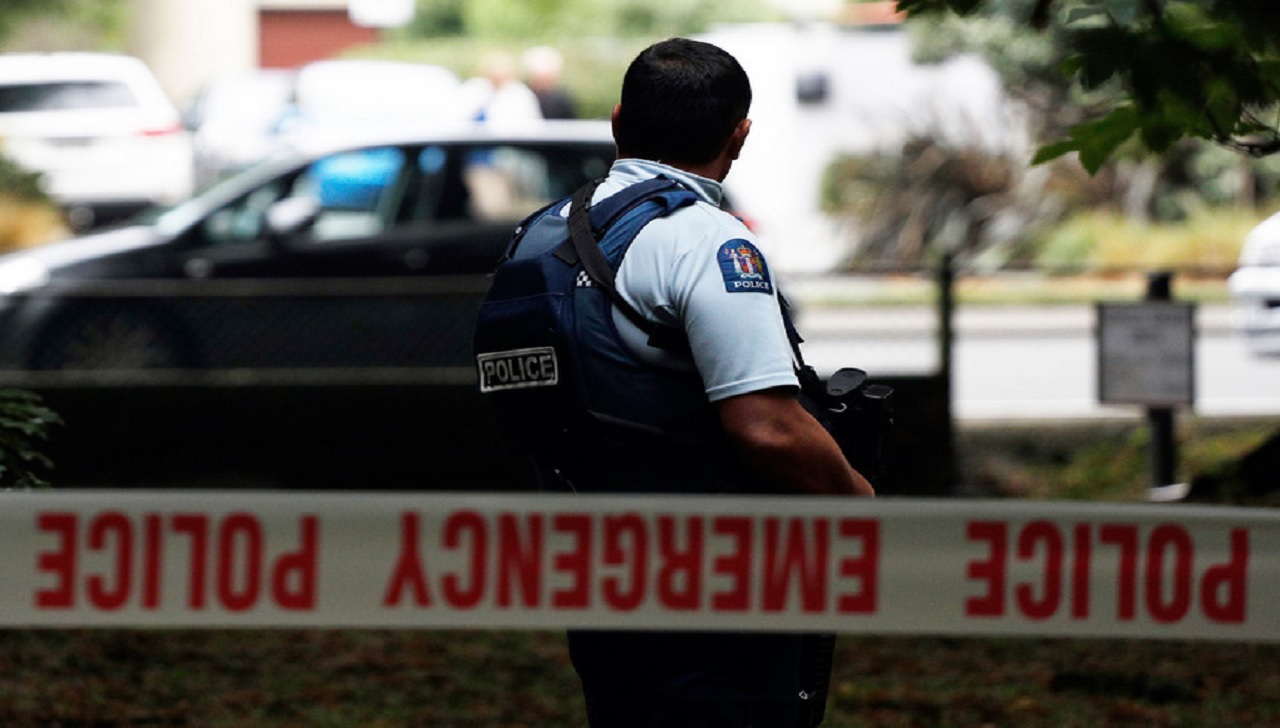 Após massacre em mesquitas, neozelandeses entregam armas ao Governo