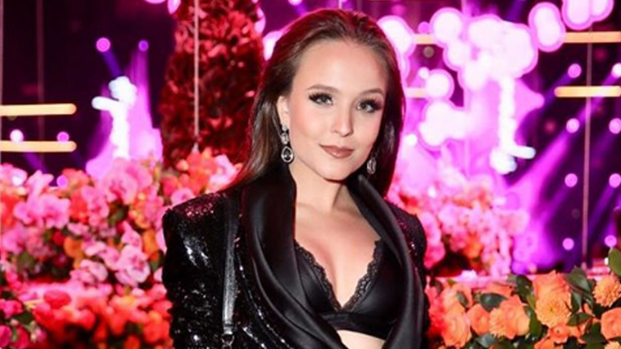 Larissa Manoela sobre fotos de biquíni e críticas de internautas