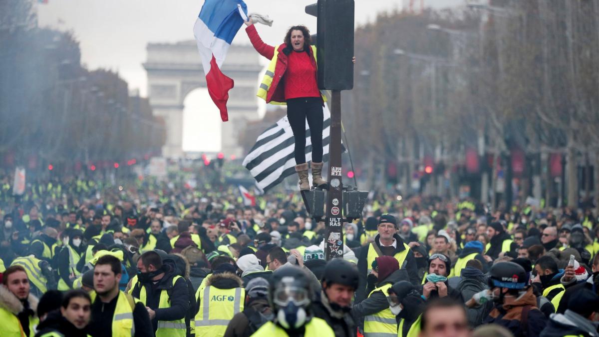 Francia anuncia que no permitirá las manifestaciones en los Campos Elíseos si hay ultras