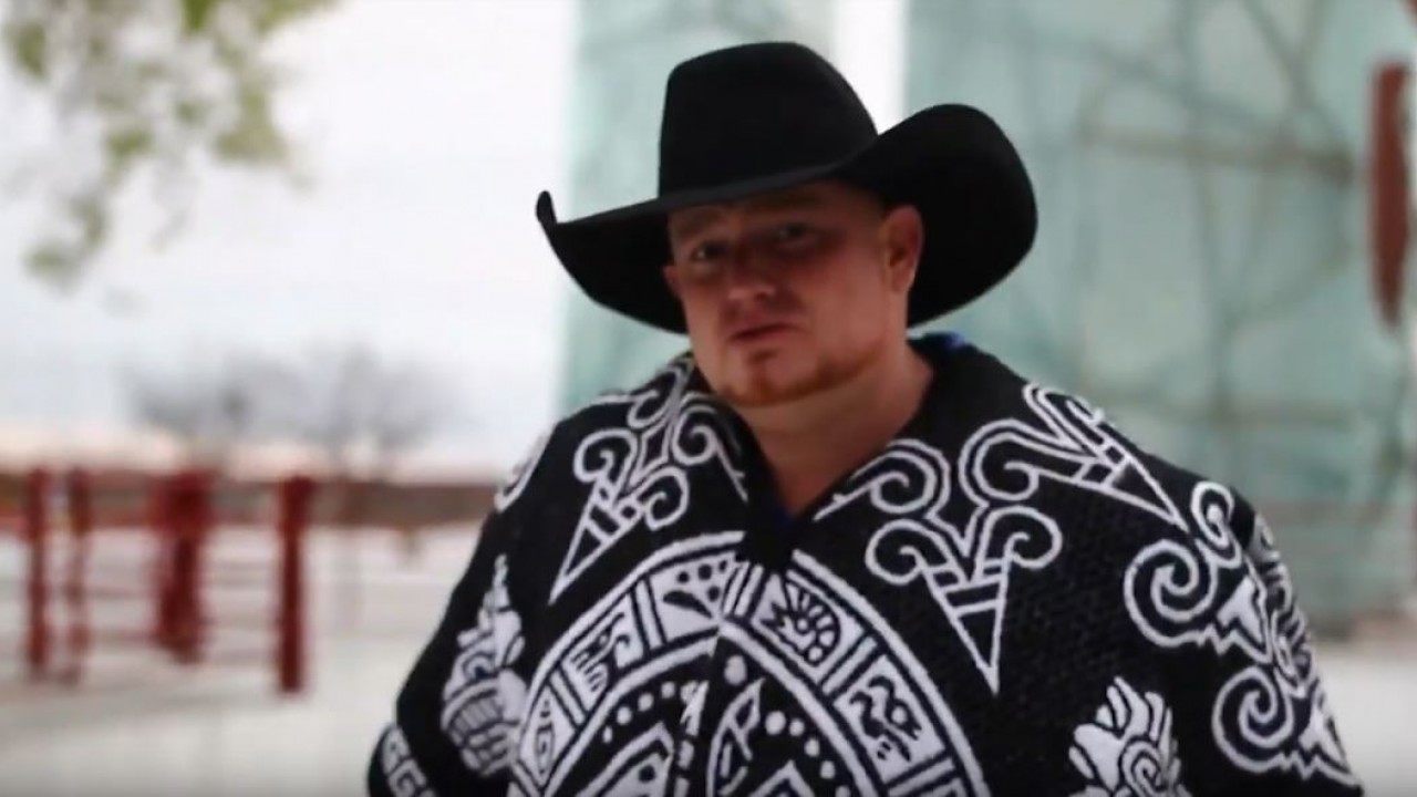 Cantor country americano morre após atirar acidentalmente em si mesmo