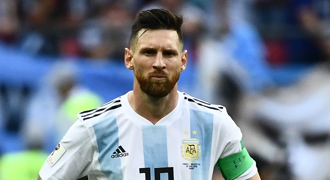 Una sobrecarga muscular impide a Messi acabar el entrenamiento con la selección argentina