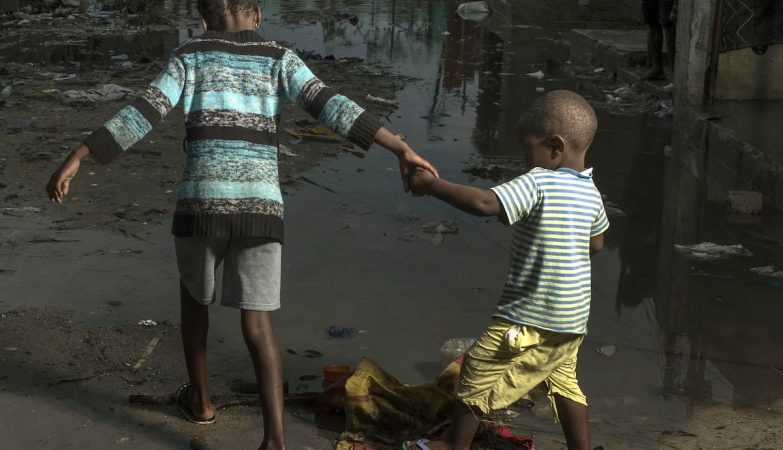 15 mil pessoas estão isoladas em Moçambique após passagem do furacão