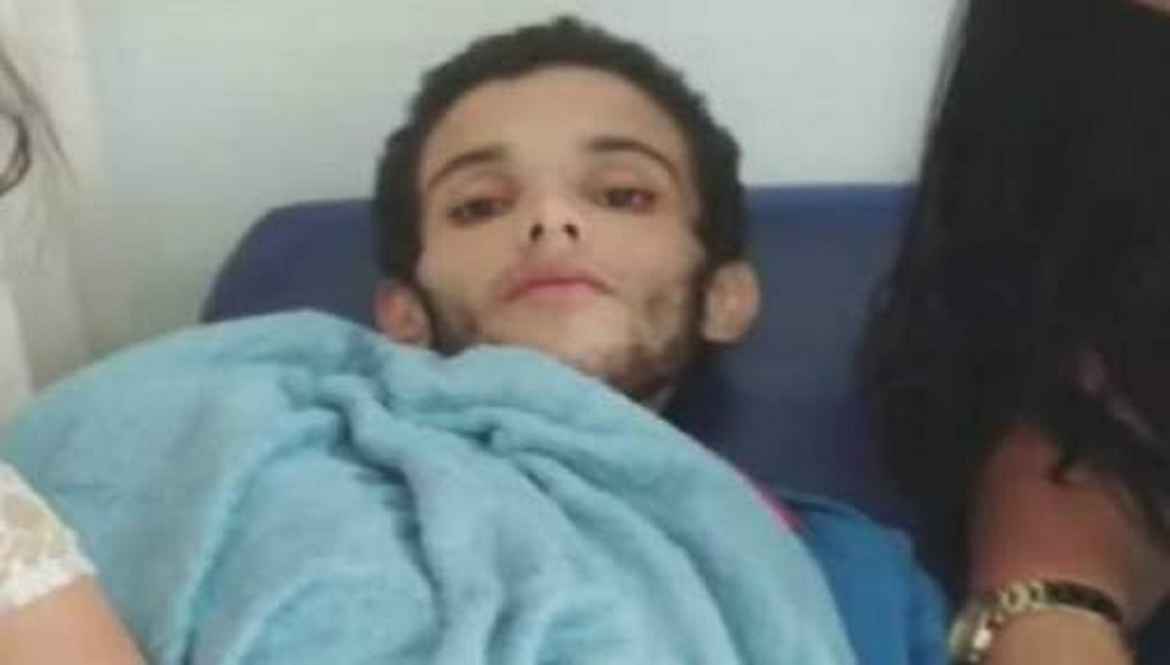Jovem que fugiu do hospital para comer hambúrguer e tomar refrigerante faleceu