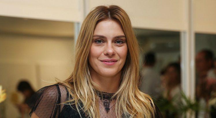 Carolina Dieckmann relembra cena de Laços de Família