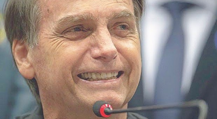 Jair Bolsonaro foi chamado de 'polêmico' e mostrou incômodo em programa de TV no Chile