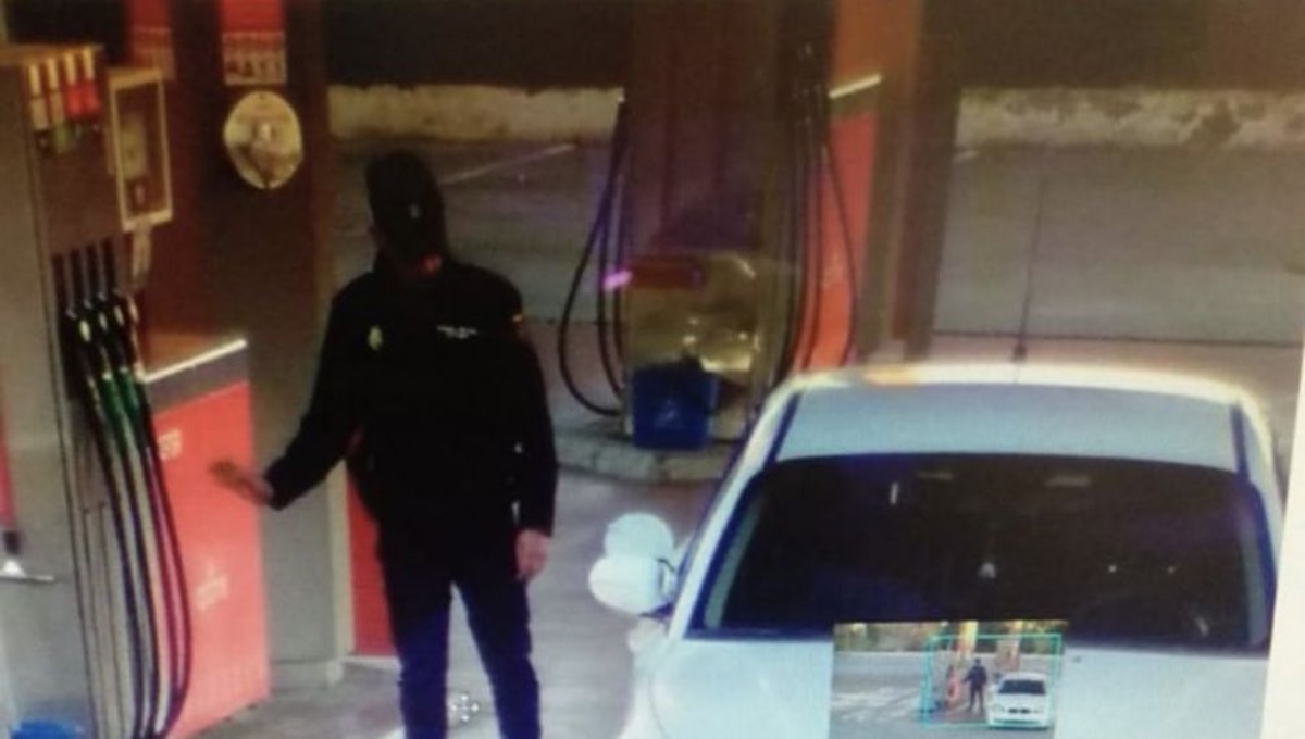 Detenido en Valencia un policía por irse sin pagar en una gasolinera