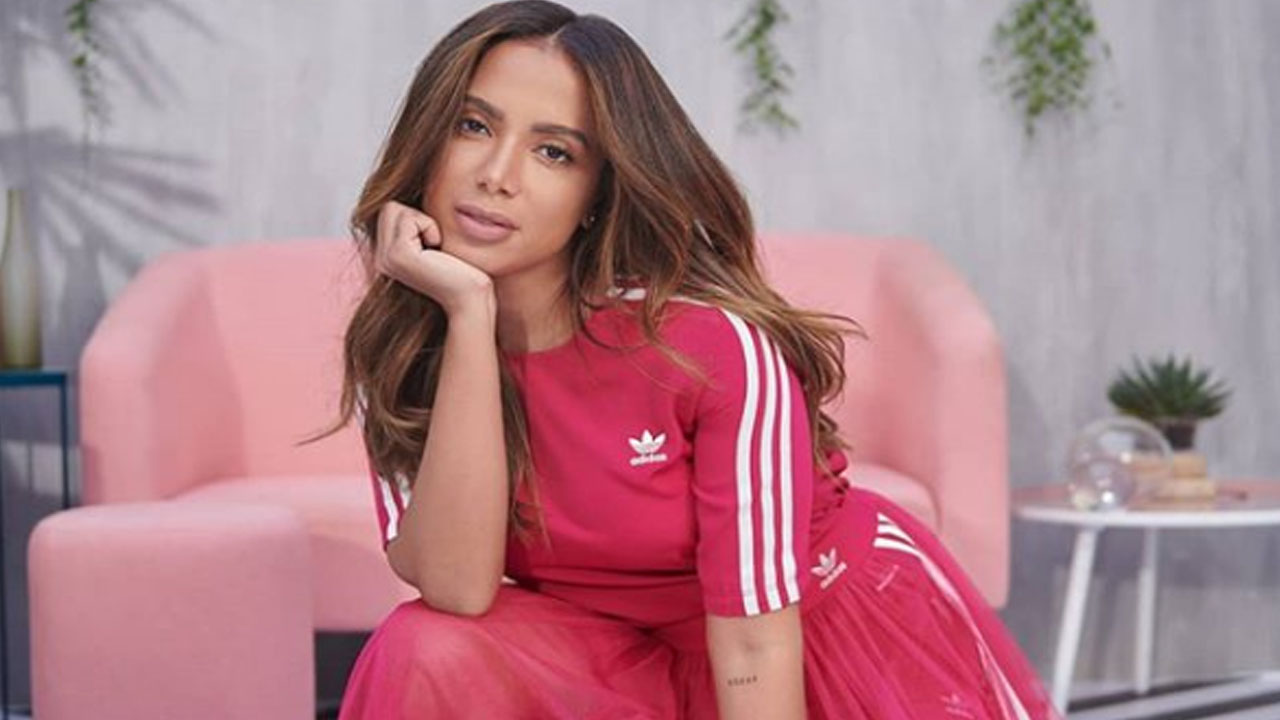 Anitta é vista conversando em vídeochamada com Gabriel Medina