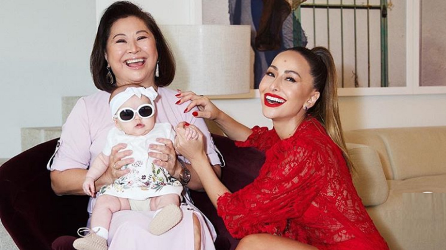 Zoe, de Sabrina Sato, tem 'compromissos sociais' e já conhece vários famosos