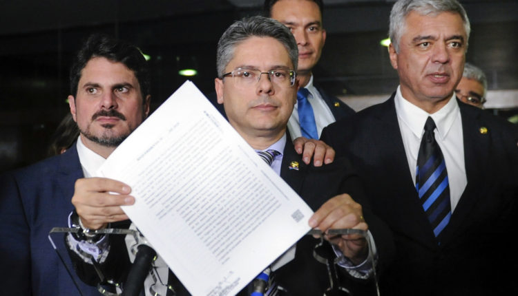 Em tom de desabafo, senador critica parecer contra CPI Lava Toga