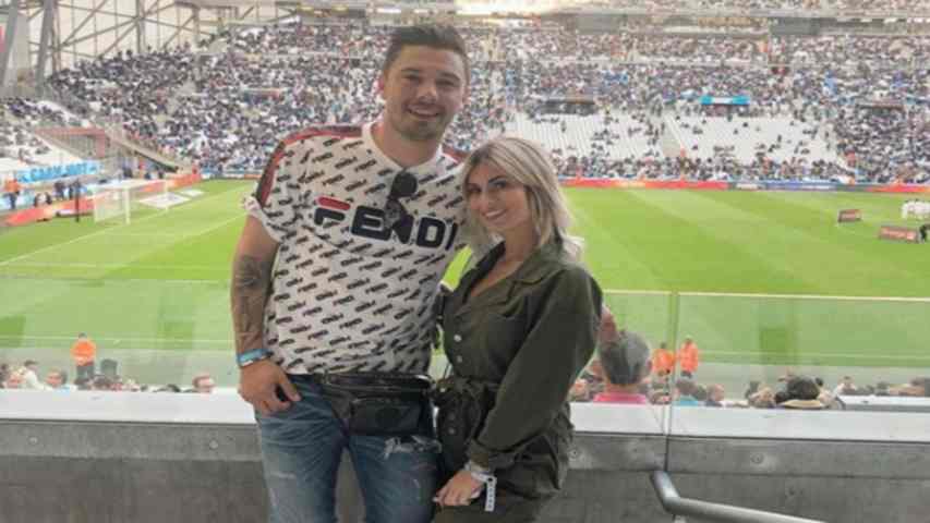 Carla enceinte : des photos de son ventre arrondi confirment la rumeur