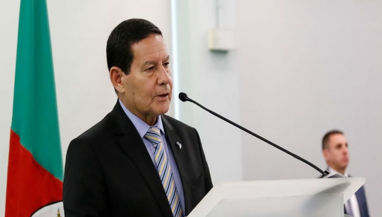 Mourão volta atrás e afirma que Jair não sabia de vídeo pró-golpe