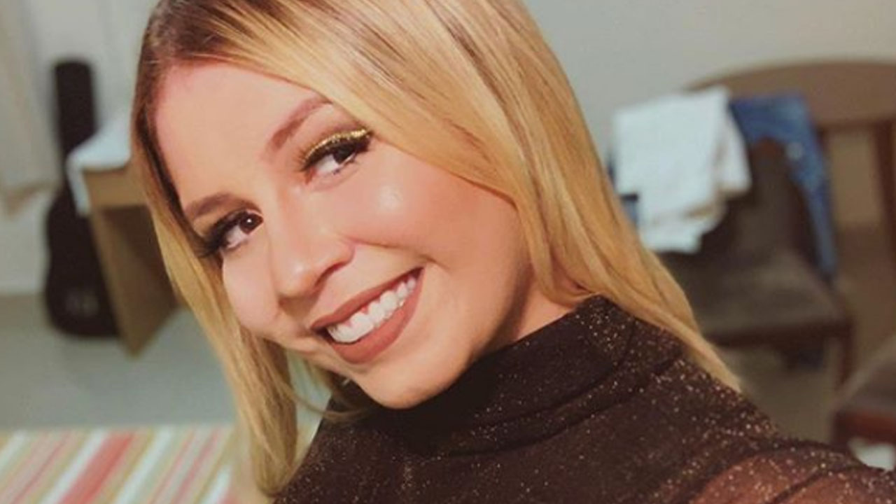 Marília Mendonça chama atenção com decote após colocar silicone