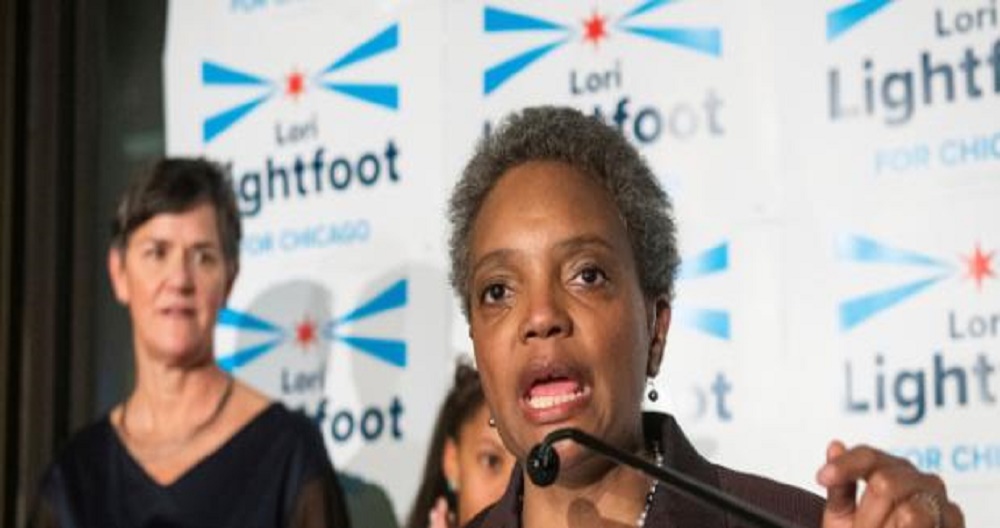 Lori Lightfoot se convierte en la primera alcadesa negra de Chicago