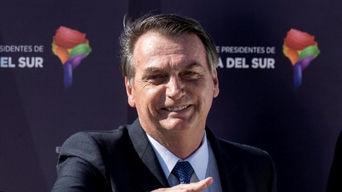 Jair Bolsonaro afirma que horário de verão deve acabar ainda este ano