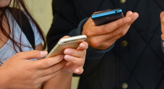 La tecnología ha influido en la forma de comunicarse de la Generación Mute