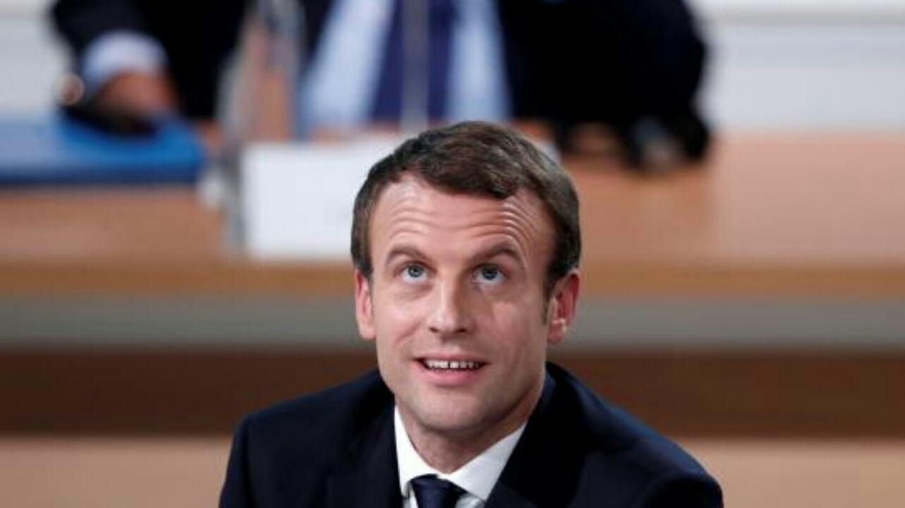 Baromètre YouGov : la côte de popularité de Macron poursuit sa convalescence en avril