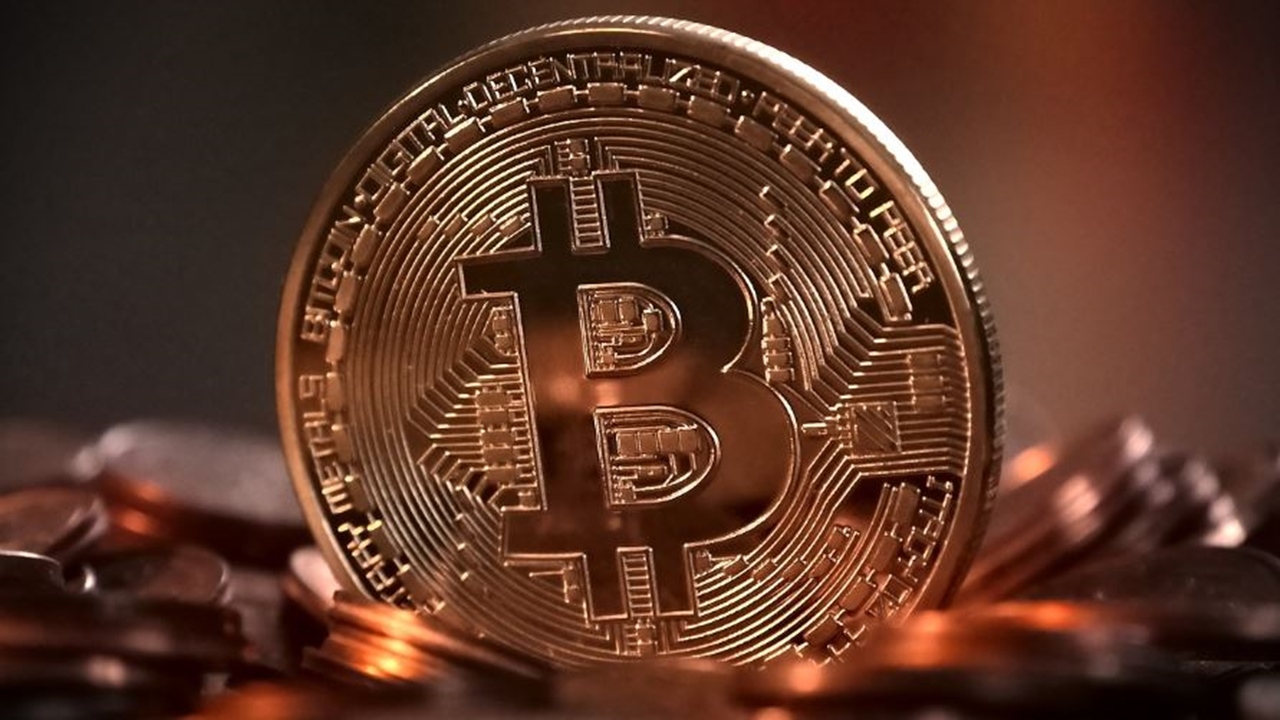 Bitcoin: Cryptocurrency jumps above $5,000 but may be an anomaly