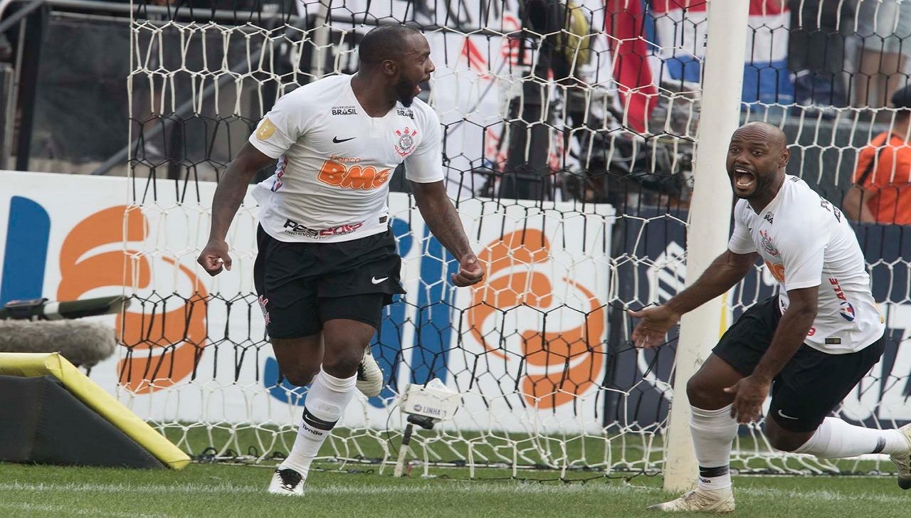 Nesta segunda-feira o jogo entre Santos e Corinthians será transmitido ao vivo às 20h