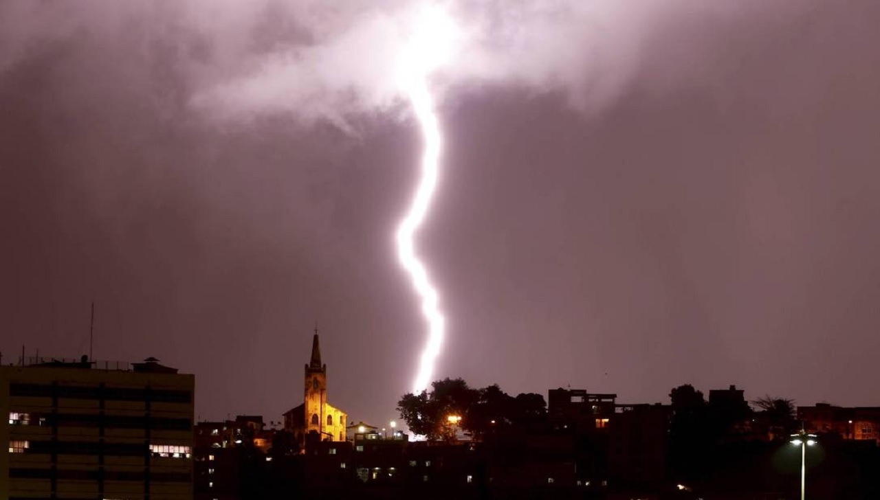 Temporal deixou três pessoas mortas no Rio; terça iniciou com chuvas