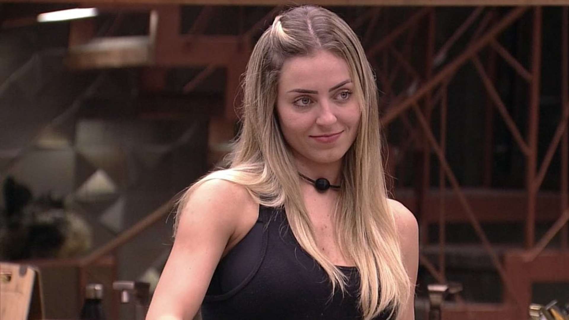 Após saber sobre affair de Paula, Hariany e Carol dizem que ela deveria se tratar