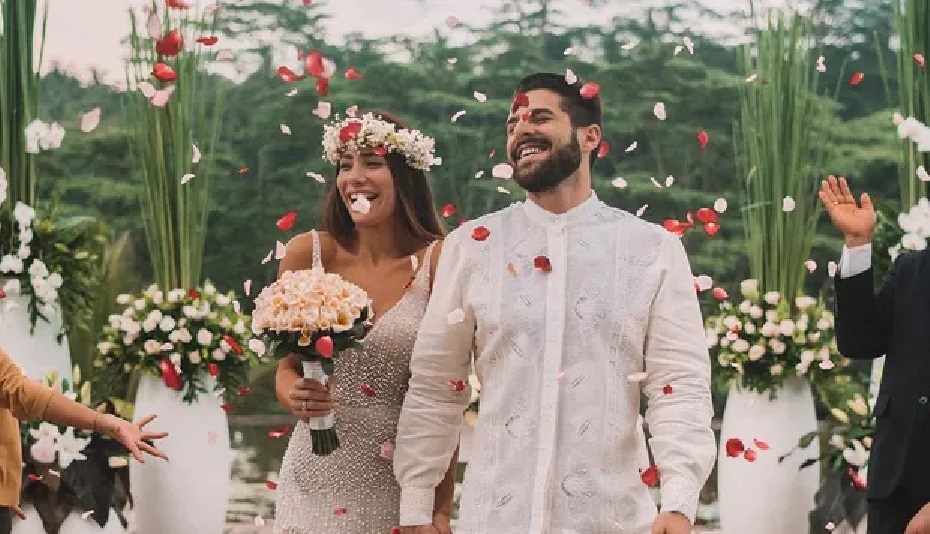 Alok e Romana Novaes se casam de novo , e esposa aposta no branco com transparência