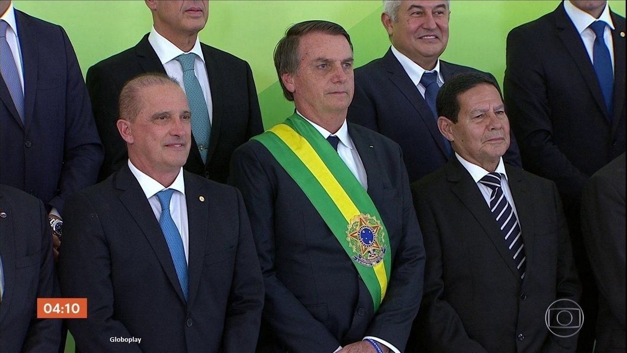 Presidente Jair Bolsonaro confirma a convocação de mil policiais federais