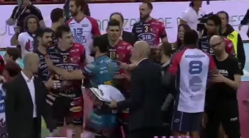 Volley, Superlega: Perugia-Monza finisce in rissa